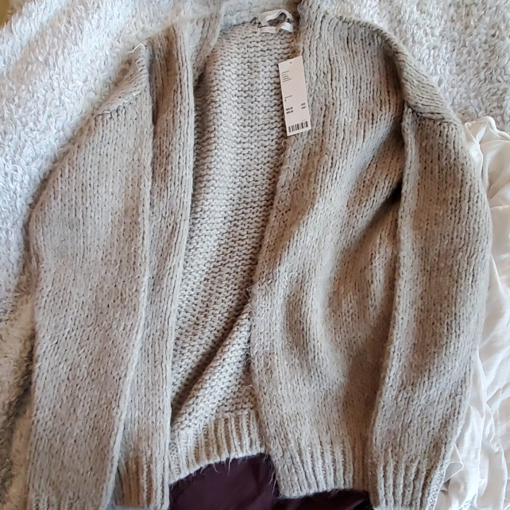 UO cardi